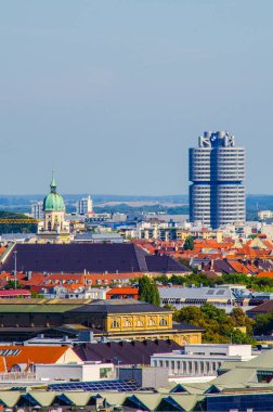 BMW 'nin merkezi Münih, Almanya' da. Münih 'in Olympiapark bölgesinde yer almaktadır. Bu dört silindir bina Karl Schwanzer tarafından tasarlandı.
