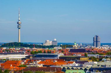 Alman kenti Münih 'teki olimpiyat kulesinin hava manzarası.