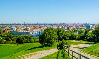Münih, Almanya 'da bulunan Olimpiyat Parkı, 1972 Yaz Olimpiyatları için inşa edilmiştir.
