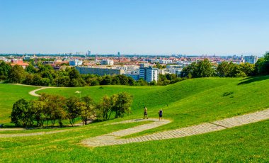 Münih, Almanya 'da bulunan Olimpiyat Parkı, 1972 Yaz Olimpiyatları için inşa edilmiştir.