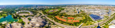 1972 'de olimpiyat oyunlarına ev sahipliği yapan Alman Münih Olimpiyatları' nın hava manzarası..