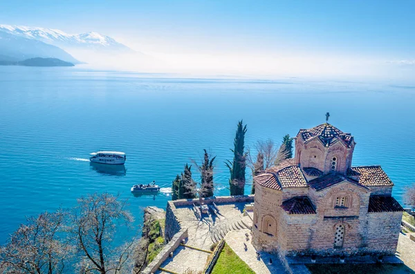 Kaneo 'daki Aziz John Kilisesi Unesco' da listelenmiş Macedonian kasabası Ohrid, fyrom.