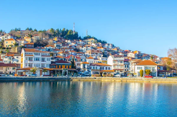 Unesco 'nun tarihi bölümü Ohrid Gölü' nün yanında yer alır ve tepede Çar Samuel Kalesi ile birlikte tüm tepeye yayılır..