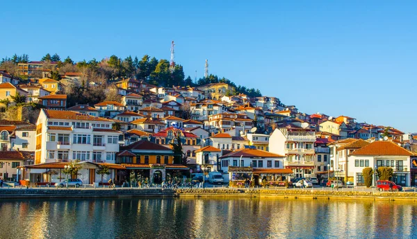 Unesco 'nun tarihi bölümü Ohrid Gölü' nün yanında yer alır ve tepede Çar Samuel Kalesi ile birlikte tüm tepeye yayılır..