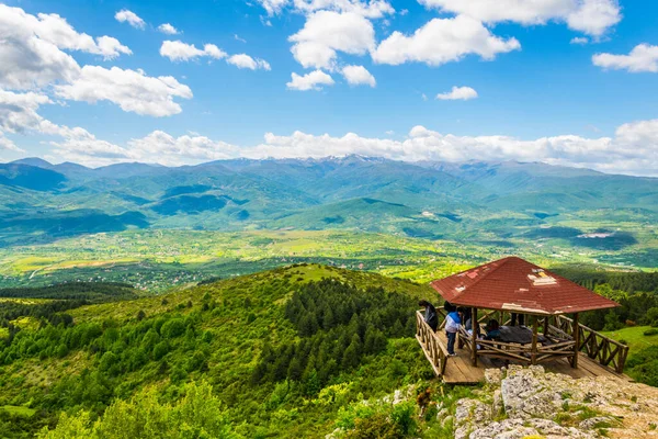 Skopje yakınlarındaki Vodno Dağı 'nın tepesinden Macedonia' daki dağlık bir manzaranın havadan görünüşü