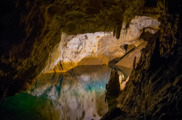 Jeskyně Vrelo Blízkosti Jezera Matka Macedonii — Stock fotografie