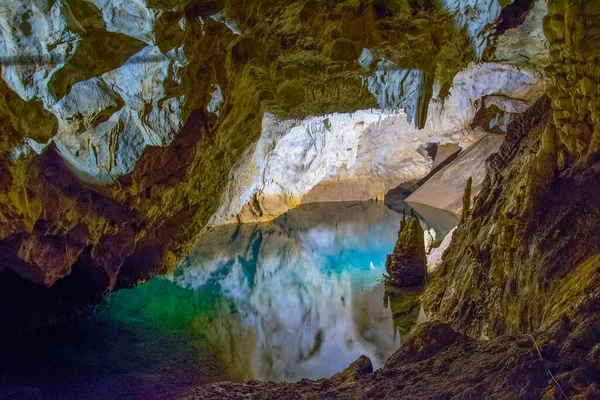 Vrelo Cave Matka Lake Macedonia — Foto Stock