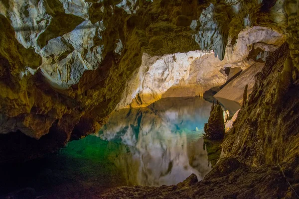 Jeskyně Vrelo Blízkosti Jezera Matka Macedonii — Stock fotografie