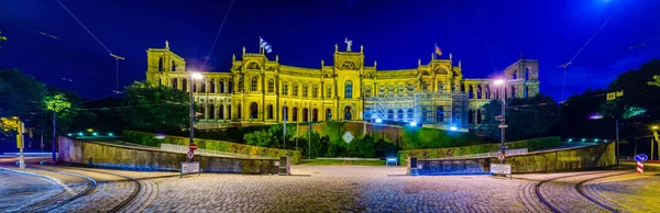 Maksymilianeum Nocy Bawarski Parlament Narodowy Flagami Monachium Bawaria Niemcy — Zdjęcie stockowe