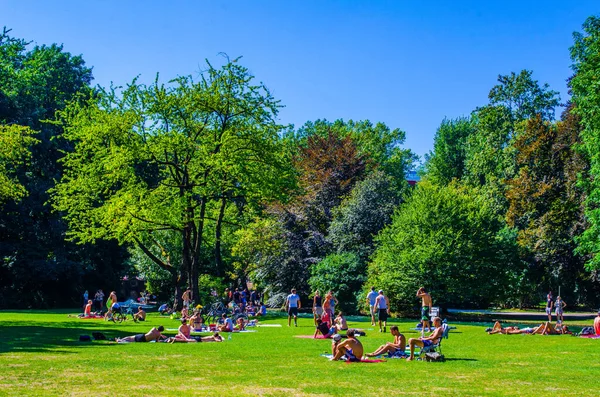 Münih 'teki İngiliz bahçesi, Bayern, Almanya