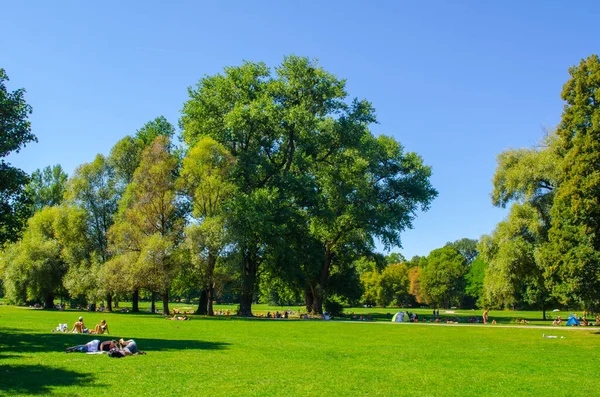 Münih 'teki İngiliz bahçesi, Bayern, Almanya