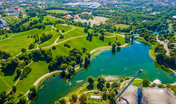 Alman Kenti Münih Teki Olimpiapark Içindeki Yapay Göletin Havadan Görünüşü — Stok fotoğraf