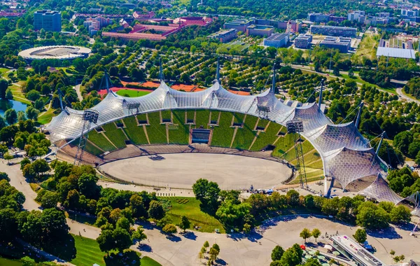 1972 'de olimpiyat oyunlarına ev sahipliği yapan Alman Münih Olimpiyatları' nın hava manzarası..