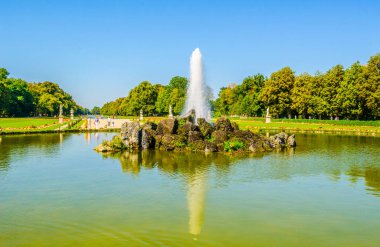 Münih 'teki Nemfenburg Sarayı' nın bahçeleri.