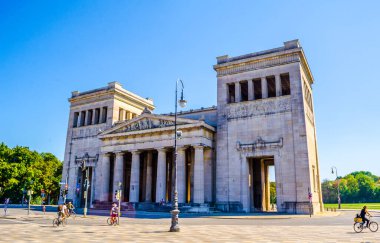 Alman kenti Münih 'te Koenigsplatz' da muazzam kemer