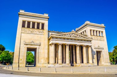 Monumental arch on koenigsplatz in german city munich