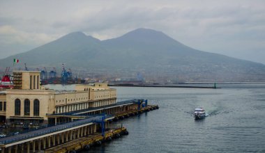 Liman, Napoli, İtalya