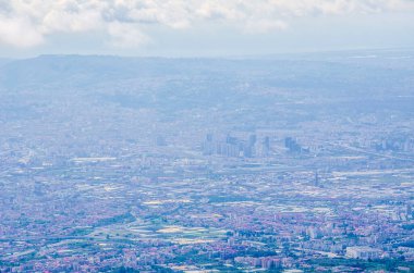 Vezüv Yanardağı ve Napoli Körfezindeki, İtalya çevresindeki kırsal havadan görünümü