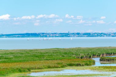 Avusturya ile Macaristan arasındaki sınırda bir göl görüldü.