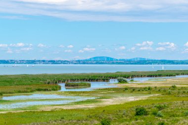 Avusturya ile Macaristan arasındaki sınırda bir göl görüldü.