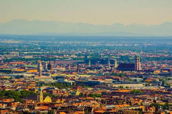 olympiaturm (Olimpiyat kule) Münih hava manzara. Münih, Bavyera, Almanya