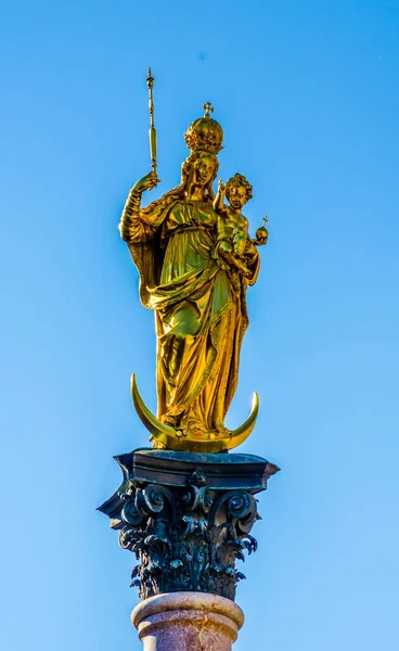 Statua Oro Maria Mariensaule Una Colonna Mariana Sulla Marienplatz Monaco — Foto Stock