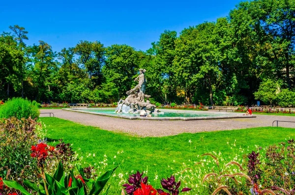 뮌헨의 식물원은 1912 개관하였다 오늘날에는 해왕성 분수대가 도심에 공원에 그대로 — 스톡 사진