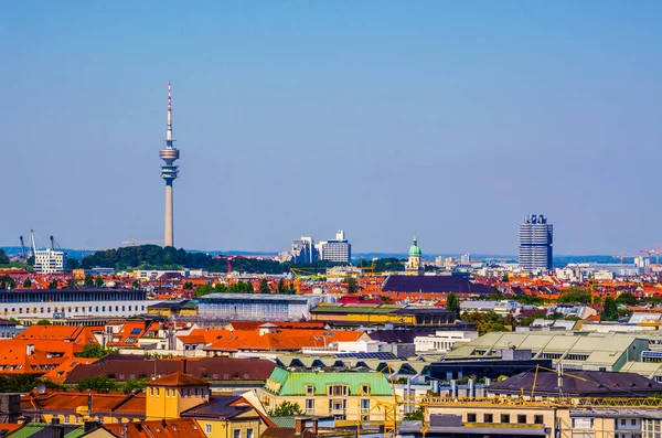 Alman kenti Münih 'teki olimpiyat kulesinin hava manzarası.