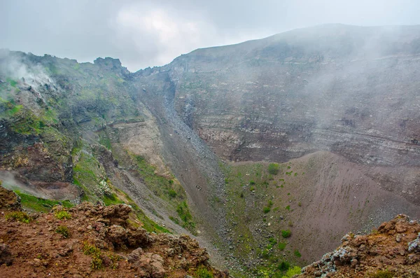Vista Sobre Caldera Del Volcán Vesubio Situado Cerca Náufragos Ciudad —  Fotos de Stock