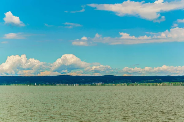 Avusturya ile Macaristan arasındaki sınırda bir göl görüldü.