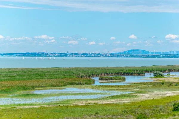 Avusturya ile Macaristan arasındaki sınırda bir göl görüldü.