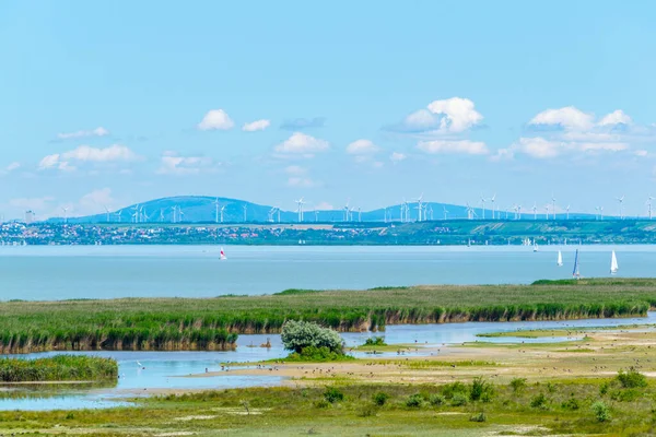 Avusturya ile Macaristan arasındaki sınırda bir göl görüldü.