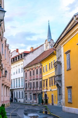 Macaristan 'ın Sopron kentindeki Dar Sokak