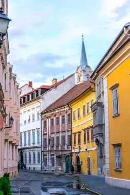 Macaristan 'ın Sopron kentindeki Dar Sokak