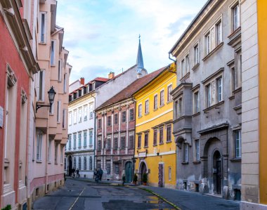 Macaristan 'ın Sopron kentindeki Dar Sokak