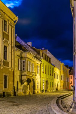 Macaristan 'ın eski Sopron kasabasındaki Dar Sokak