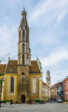 Fo ter - Macar şehrinin ana meydanı Sopron Keçi kilisesi de dahil.