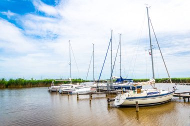 Avusturya 'da paslanmış marina manzarası