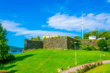 Norveç 'in Berge kentindeki eski bir kalenin manzarası