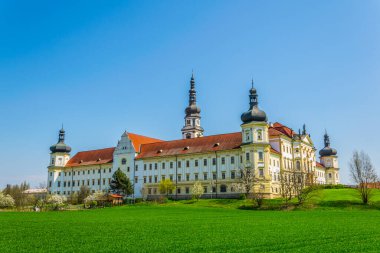 Çek Cumhuriyeti 'nin Olomouc kenti yakınlarındaki eski Hradisko manastırında yer alan bir askeri hastane manzarası