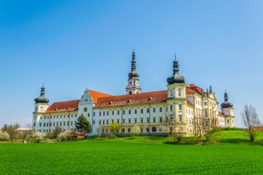 Çek Cumhuriyeti 'nin Olomouc kenti yakınlarındaki eski Hradisko manastırında yer alan bir askeri hastane manzarası