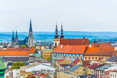 Czech City 'deki Saint Wencelas Katedrali' nin havadan görünüşü