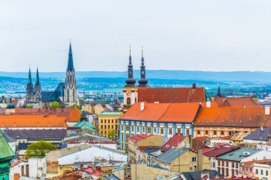 Czech City 'deki Saint Wencelas Katedrali' nin havadan görünüşü