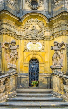 Kutsal Üçleme Sütunu, Olomouc 'un Çekoslovakya şehrindeki dünya mirası listesine yazıldı.