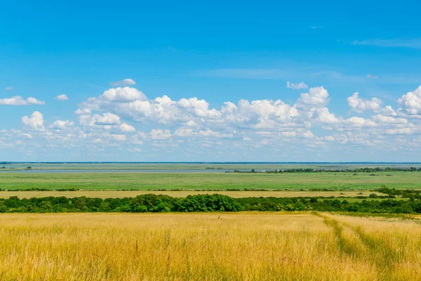 Avusturya ile Macaristan arasındaki sınırda bir göl görüldü.