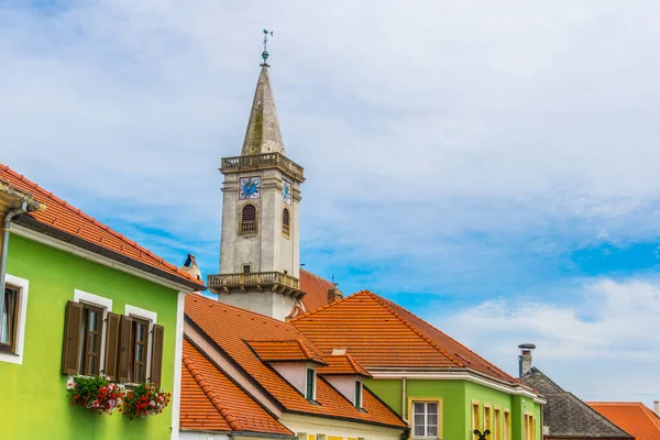 Techos Torre Iglesia Óxido Ciudad Austriaca — Foto de Stock