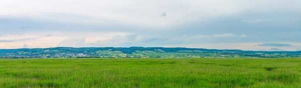 Vista Campos Burgenland Entre Pequenas Aldeias Fundo Montanhoso — Fotografia de Stock