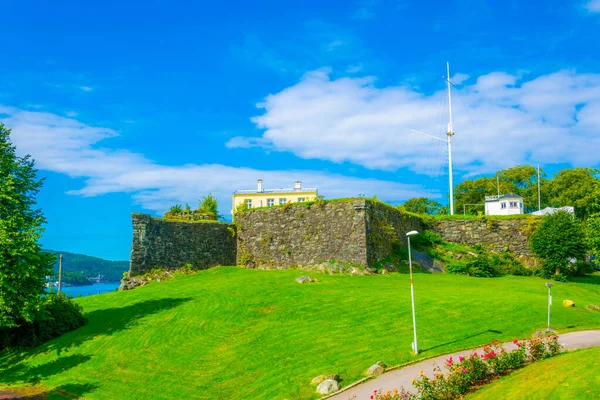 Norveç 'in Berge kentindeki eski bir kalenin manzarası