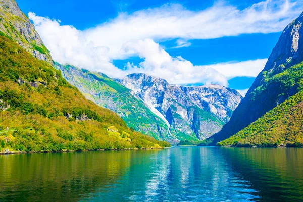 Aurlandsfjord - unesco Norwa 'daki doğal miras bölgesi.