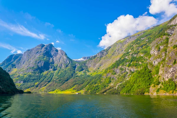 Aurlandsfjord - unesco Norwa 'daki doğal miras bölgesi.